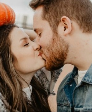 kiss-min kiss-min